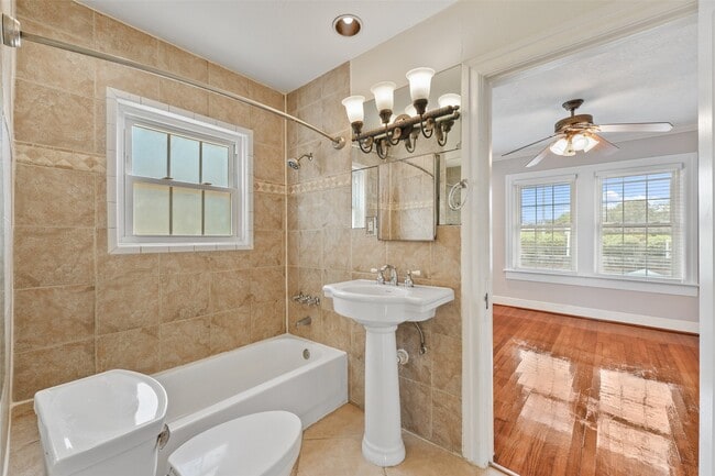 Photo - 1637 Castle Ct