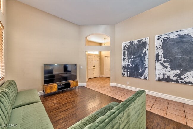 Photo - 8704 Las Posas Ave