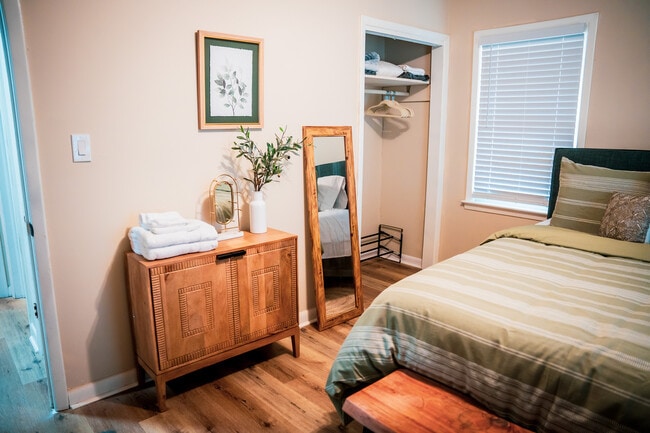 Photo - 3232 Logan Pl Unidad 3232 Logan Place