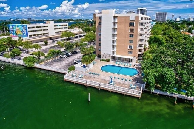 Building Photo - 1455 N Treasure Dr Unit 7J Rental