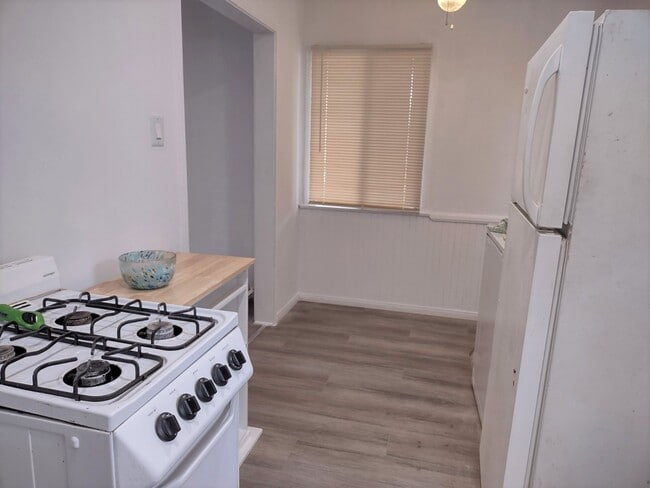 Dining Area - 202 N Florence St Unit 202