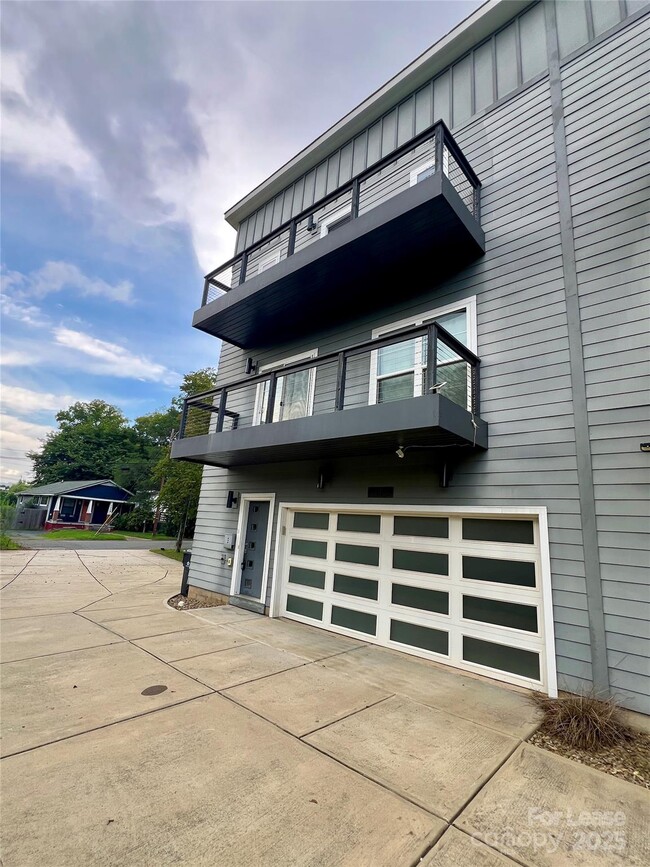 Photo - 1106 N Alexander St