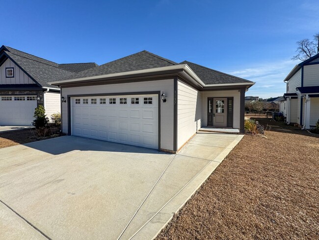 Building Photo - Stunning 3 Bed 2 Bath Home in Fayetteville