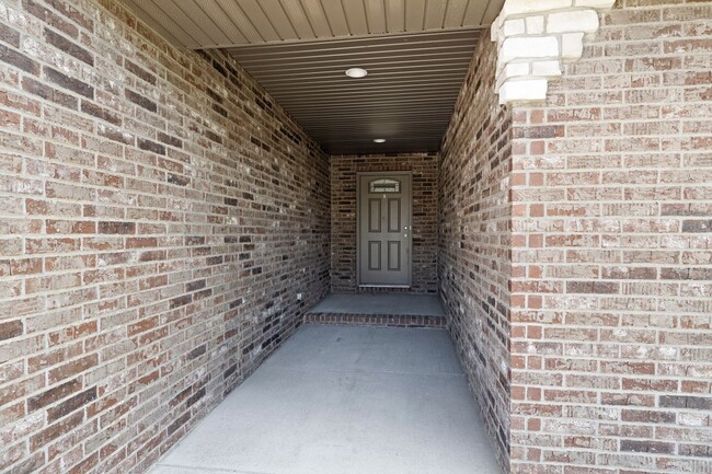 Photo - 4 Bedroom Home with 3 car garage for rent!