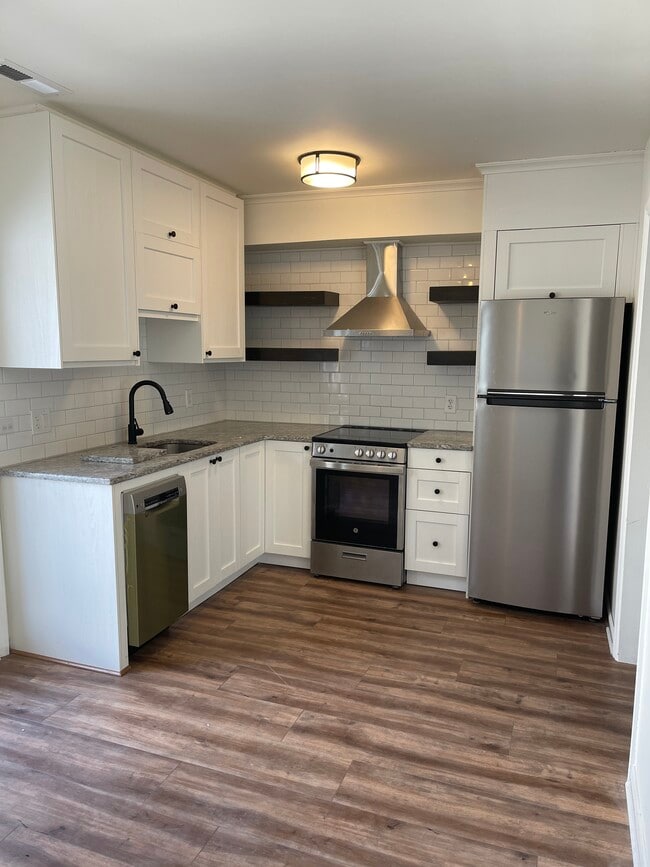 Building Photo - 101 Royal Forest Ct