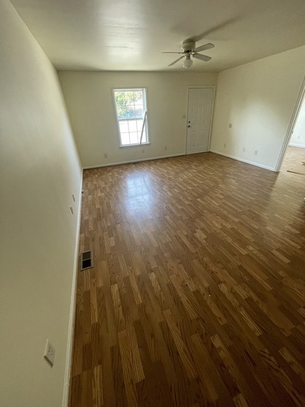 Photo - 261 Bayless St