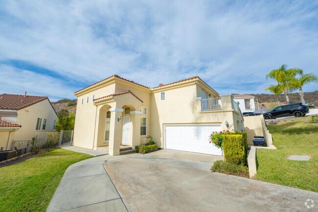 Building Photo - Beautiful All Remodeled 4 Bedroom Estate! Rental