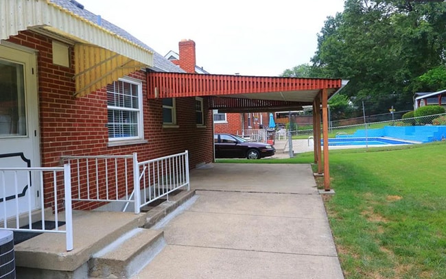 Photo - 1614 Centerridge Ave