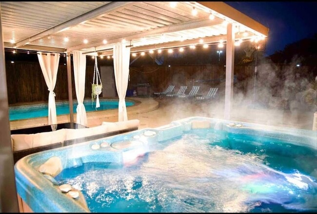 Photo - 2404 Crestview Cir