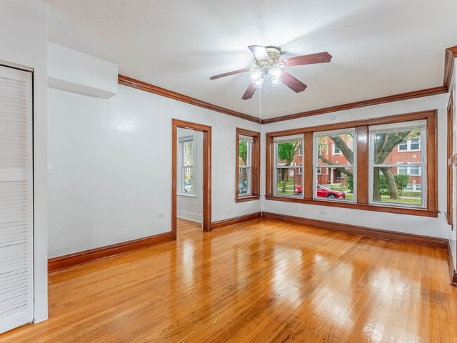 Photo - 3825 W Roscoe St Unit 1W