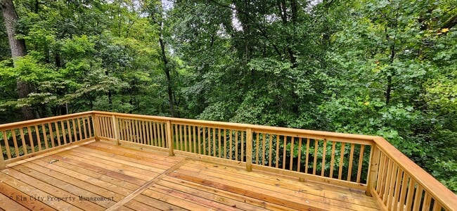 Photo - Newly Renovated 4-Bedroom Retreat on 12 Se... Unit 518 Kintner Rd