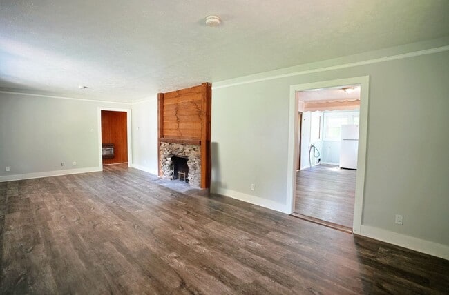Photo - 330 W 41st St