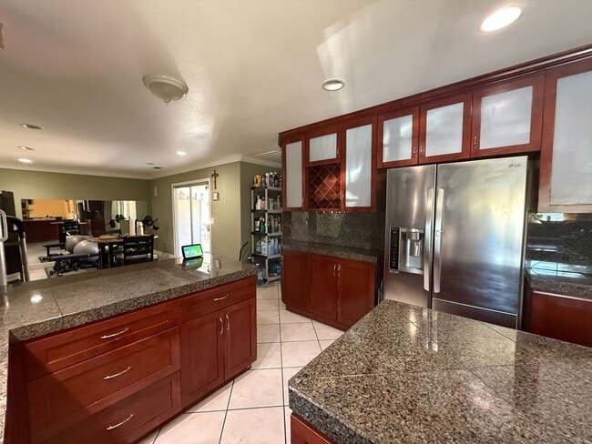 Photo - 942 Eaton Ave