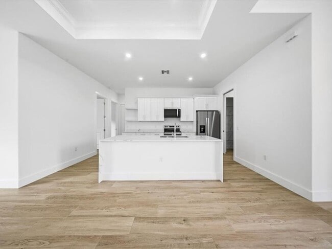 6125 Hershey Ave