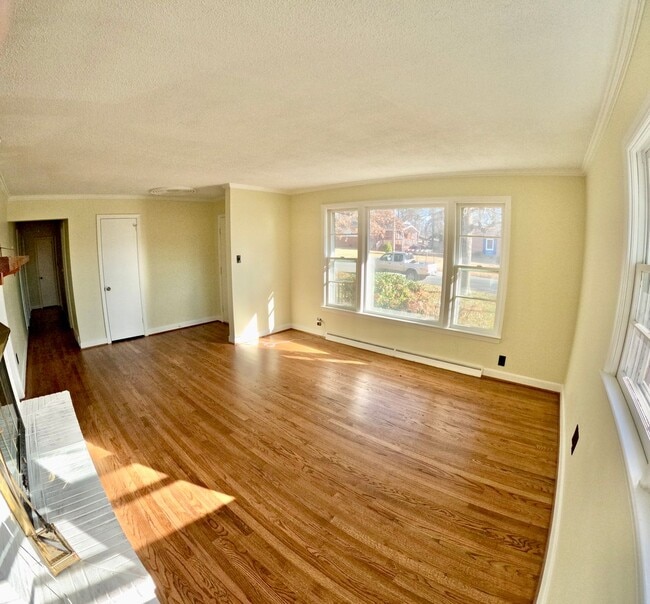 Photo - Beautiful 3 Bed 2 Bath Home Located In Gre...