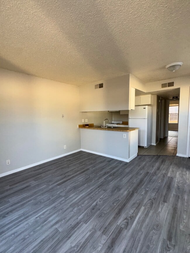 Photo - 916 San Pedro Dr SE