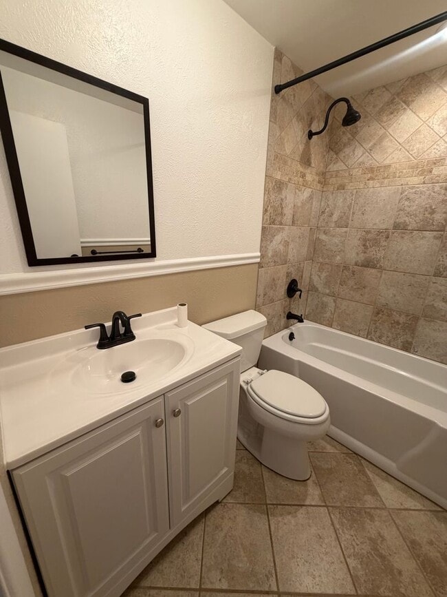 Photo - 2 Bedroom 1 Bath Townhome - Lakewood!