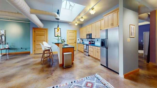 Building Photo - 111 E 17th St Rental