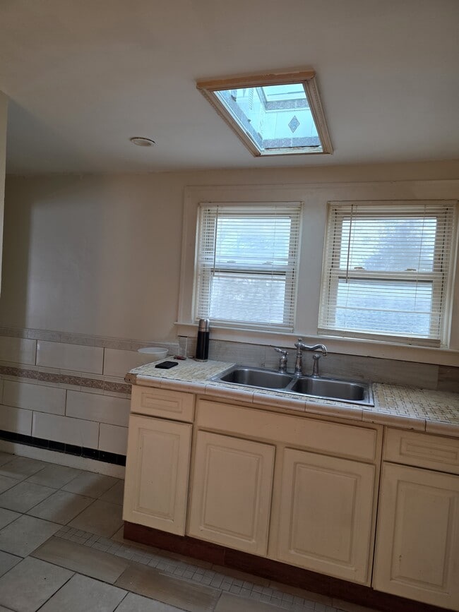 Photo - 75 Ashland St Unidad D