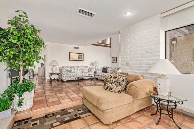 Photo - RESORT Style FULLY-FURNISHED Condo in Paradise Valley - 4 bedroom / 2.5 bath Unidad 49