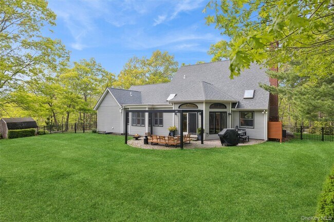 2 Red Creek Cir