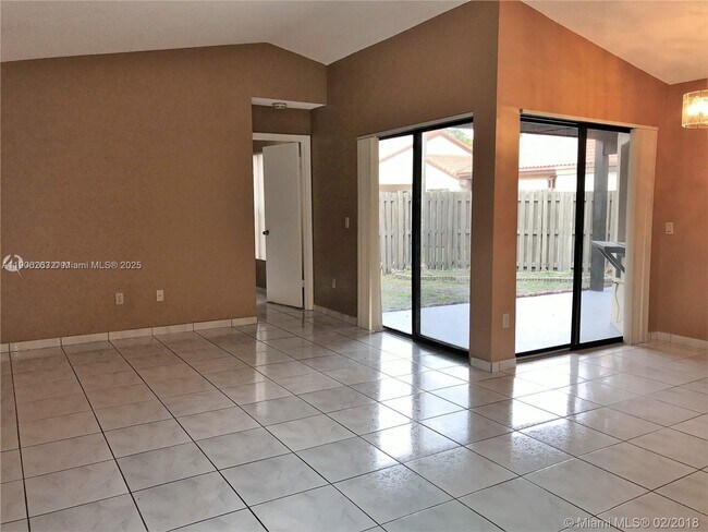 Photo - 15065 SW 49th Ln Unidad E-109