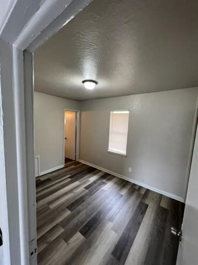 Photo - Perfect 1 bed unit located within walking distance of Woodson Park