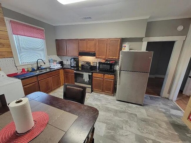 217 S Zetterower Ave