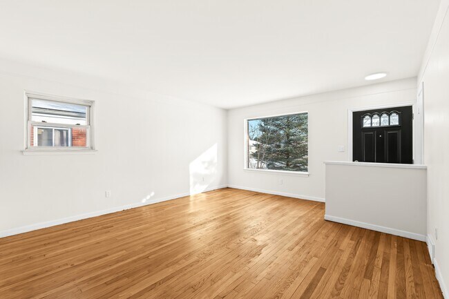 Photo - 18405 Gillman St