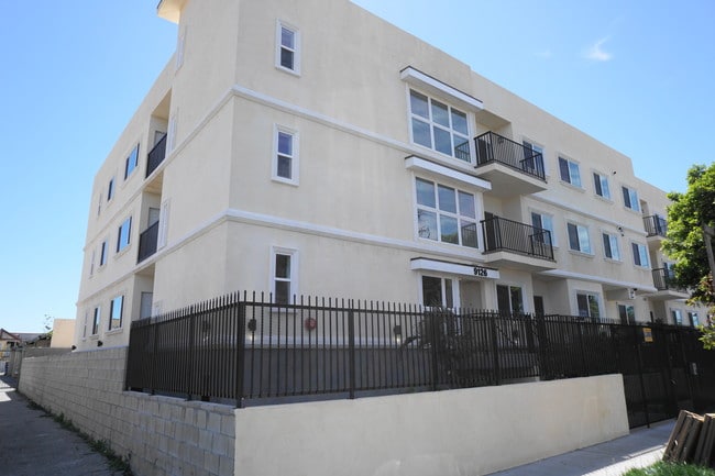 Photo - 9126 Langdon Ave Unit 303