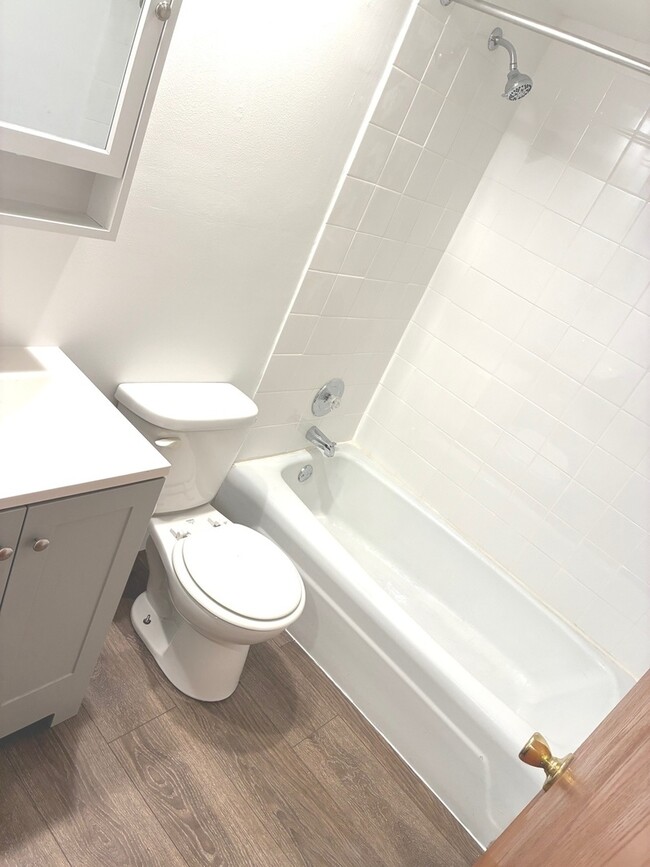 Photo - 5420 N Kenmore Ave