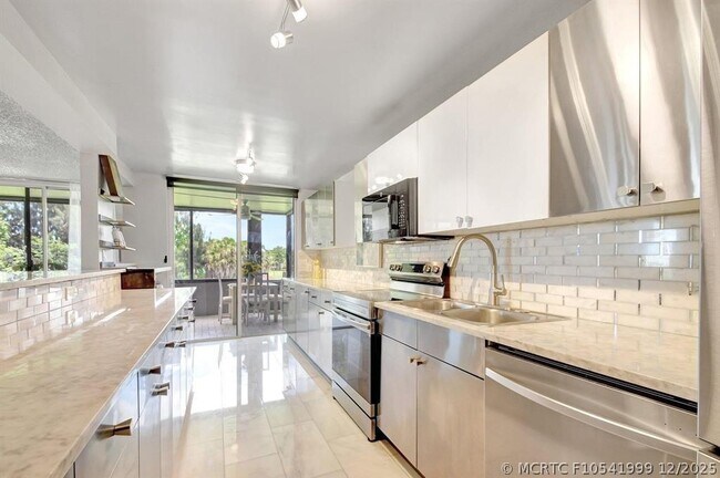 Building Photo - 4770 Fountains Dr S Unit 304