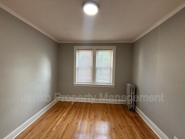 Photo - 656 E 81st St Unidad 1