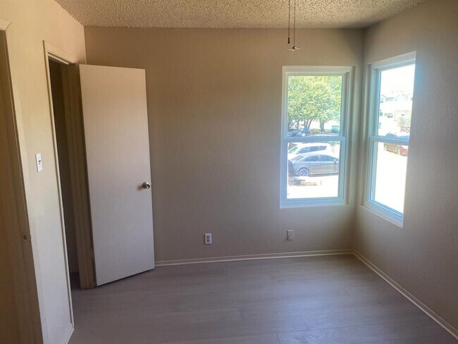 Photo - 503 Cypress Ln