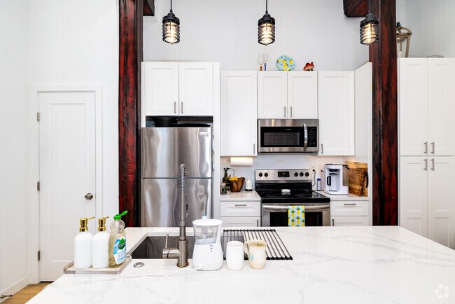2BR, 2BA - 1,074SF - Kitchen - The Nylon Lofts