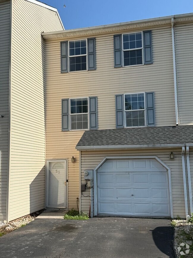 Building Photo - 3 Bedroom Town Home In Etters PA
