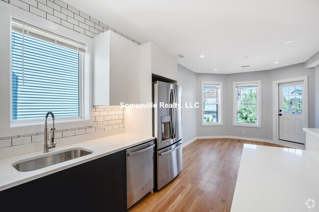Building Photo - 27 Linden St Unit 3 Rental