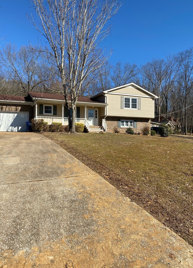 Building Photo - 8002 Greenwillow Ct SE