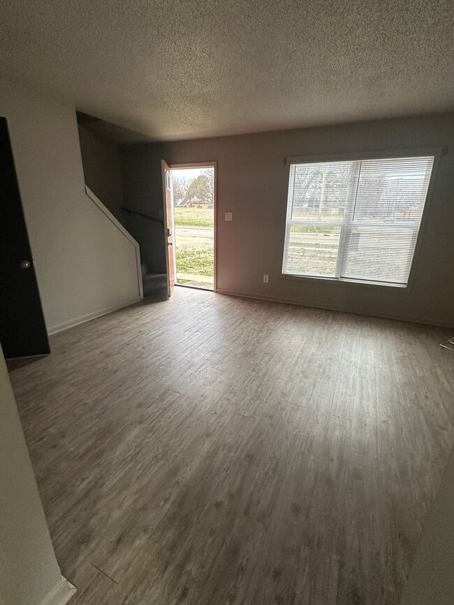 Photo - 1905 W Nettleton Ave Unidad 1905 A