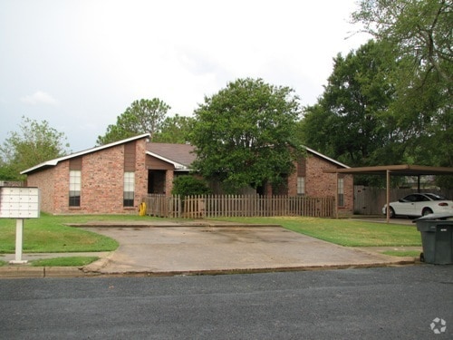 Building Photo - 2304 West Creek Rental
