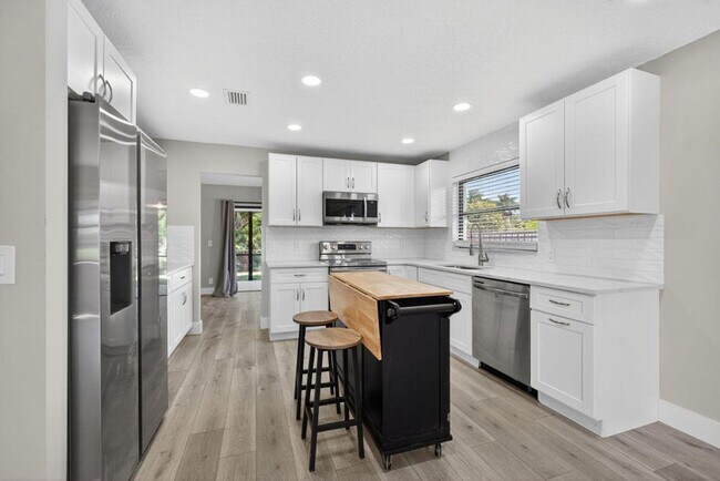 Photo - 1202 Essex Dr