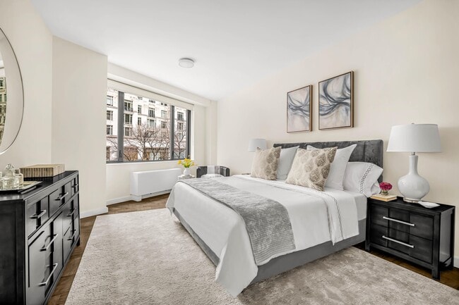 Photo - 62 W 62nd St