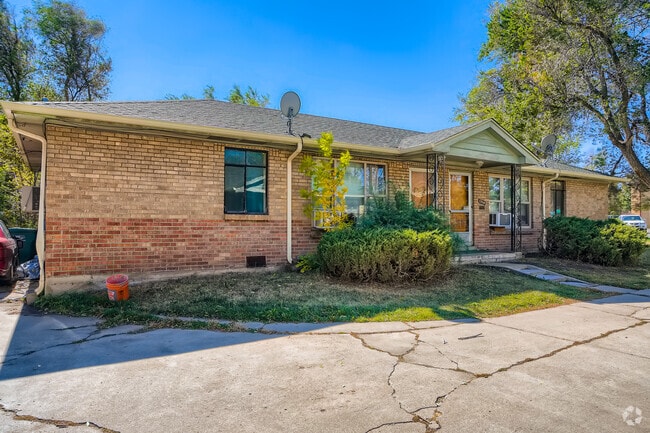 Building Photo - 1380 Balsam St Rental