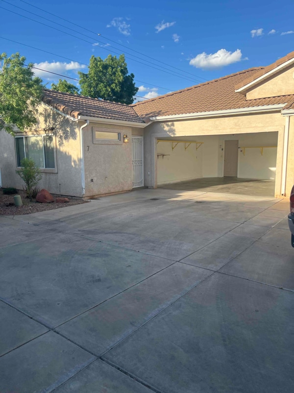 Building Photo - 2056 E Middleton Dr