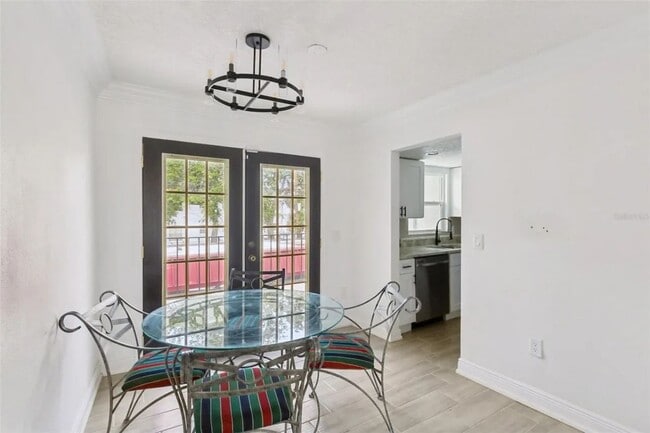 Photo - 170 E Davis Blvd