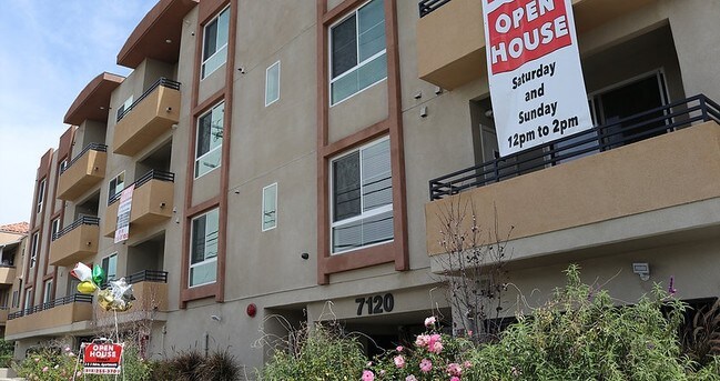 Photo - Bellaire Crest