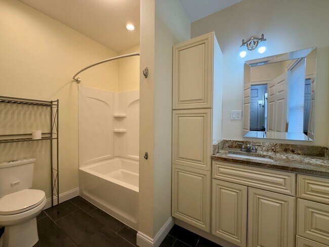 Photo - 80 Dwight St Unidad 2nd & 3rd