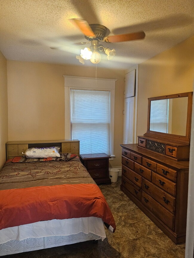 Photo - 809 W 4th St