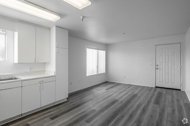 1BR, 1BA - 500SF - Living Room - Rose Gardens Apartments