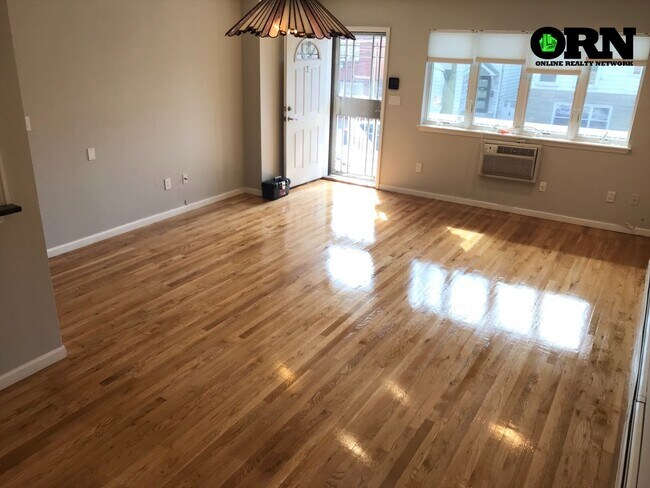 Building Photo - 2355 E 13th St